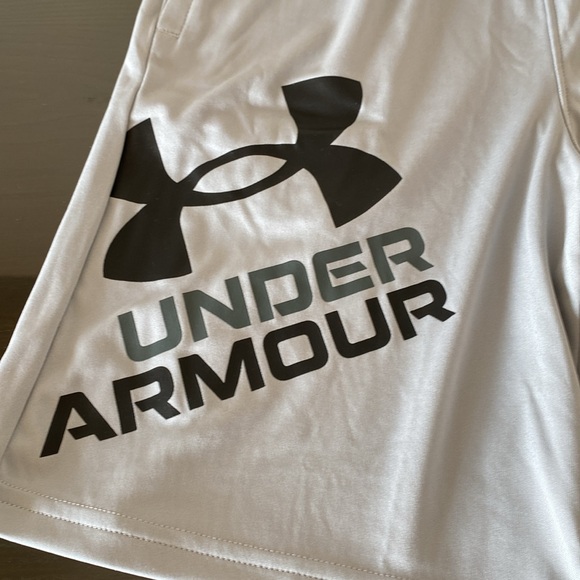 Under Armour Kids Shorts - Picture 2 of 5